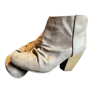 Stylish Women's Suede Ankle Boots - Tan
